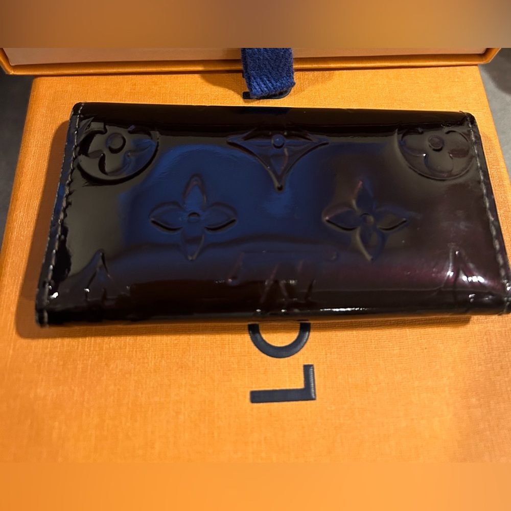 LOUIS VUITTON VERNIS 4 ring key holder - Picture 3 of 16